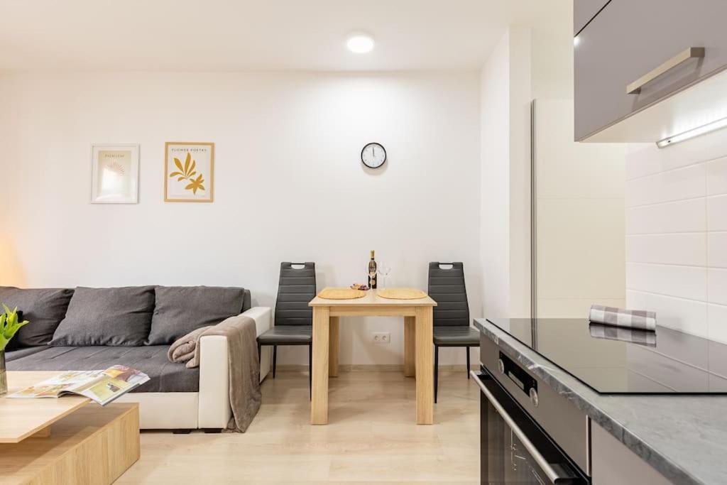 Cityscape Oasis: Active Studio Heaven Братислава Екстер'єр фото