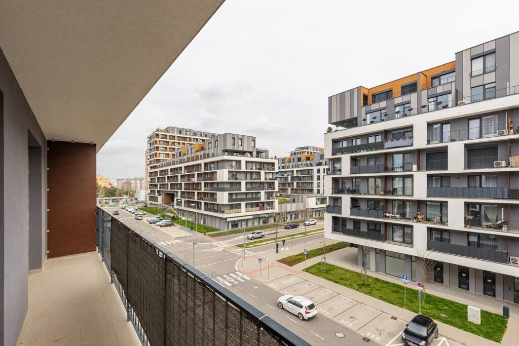 Cityscape Oasis: Active Studio Heaven Братислава Екстер'єр фото