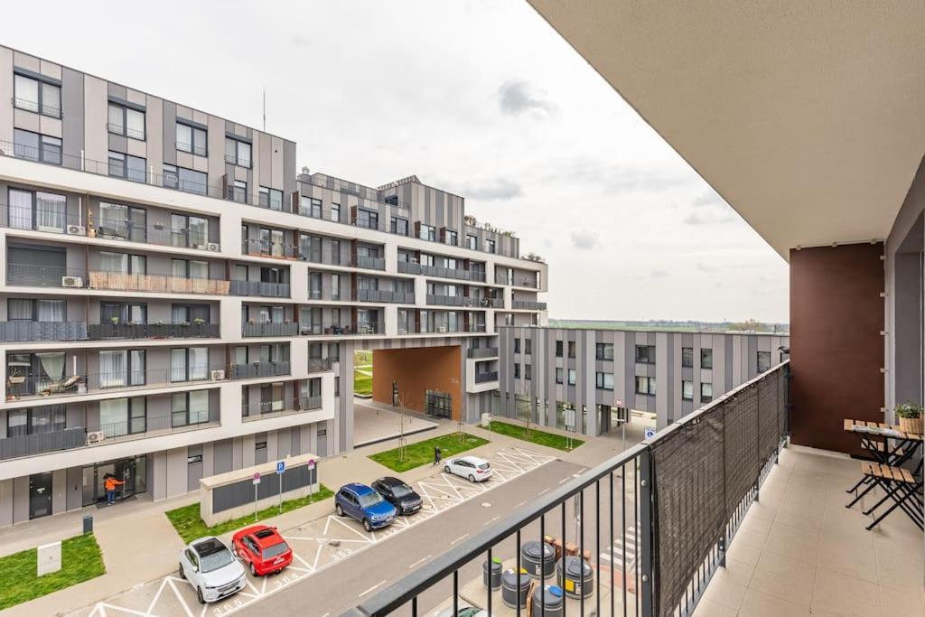 Cityscape Oasis: Active Studio Heaven Братислава Екстер'єр фото