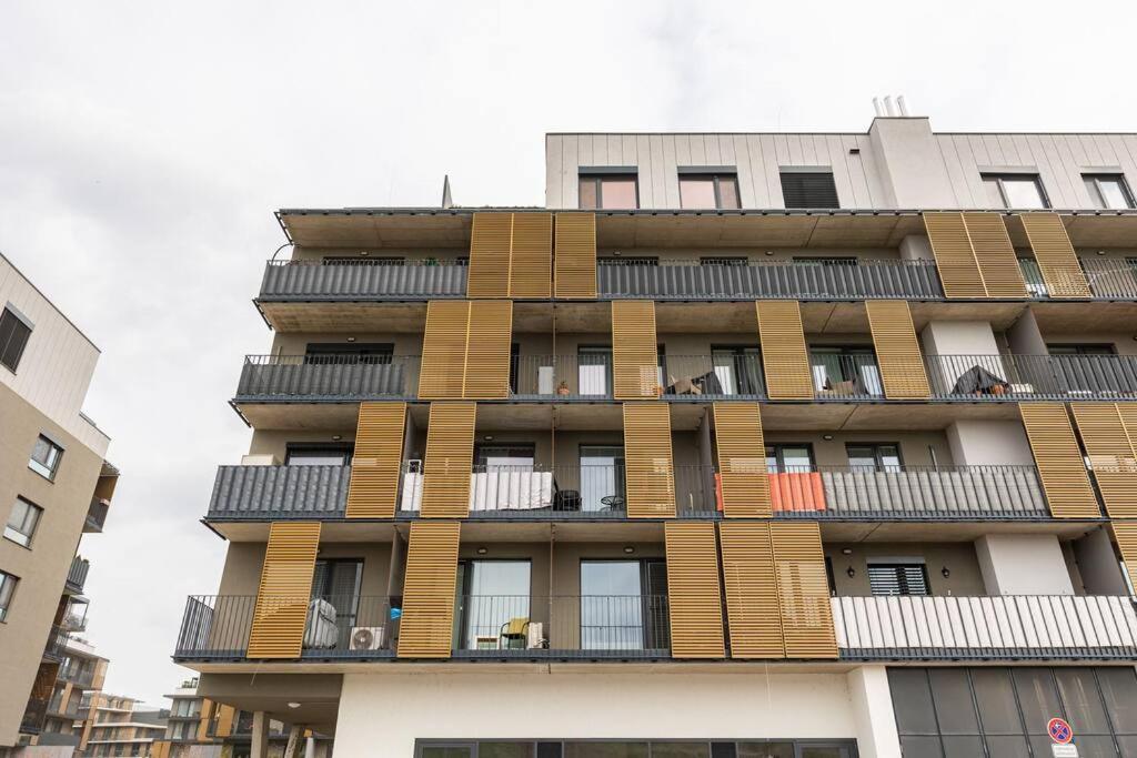 Cityscape Oasis: Active Studio Heaven Братислава Екстер'єр фото