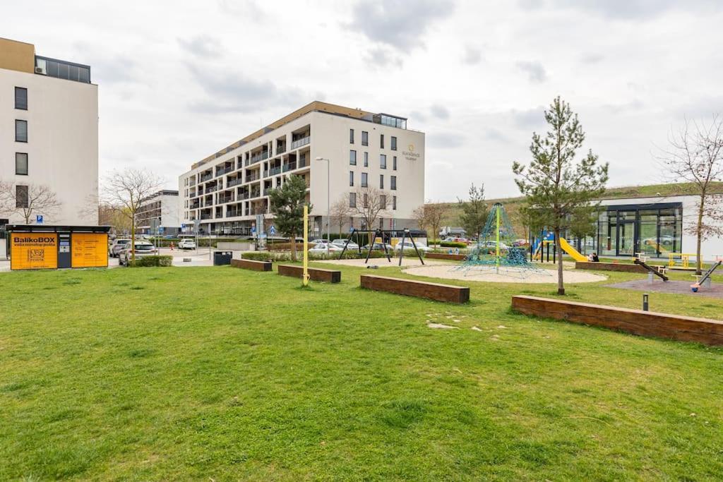 Cityscape Oasis: Active Studio Heaven Братислава Екстер'єр фото