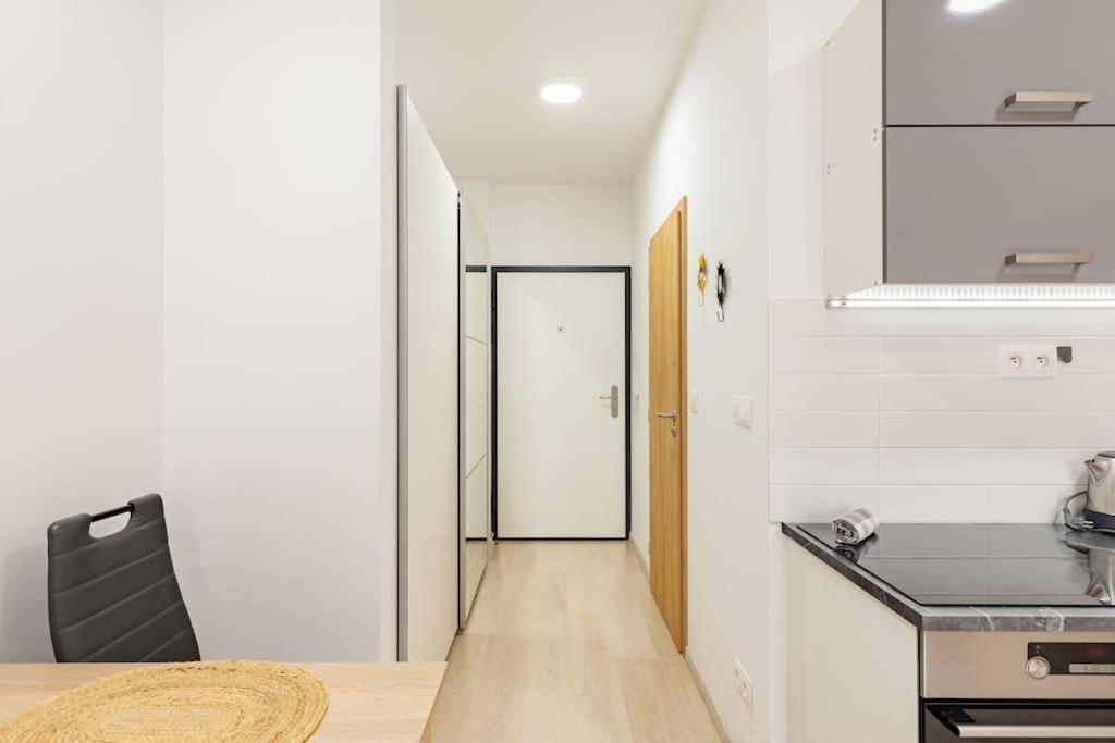 Cityscape Oasis: Active Studio Heaven Братислава Екстер'єр фото