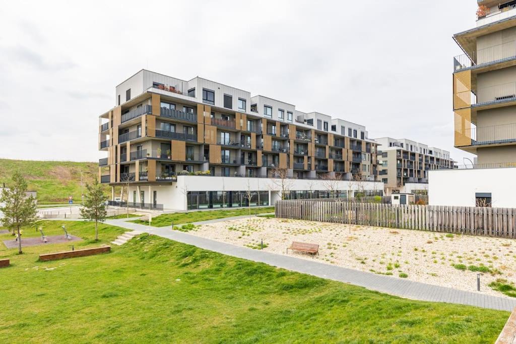 Cityscape Oasis: Active Studio Heaven Братислава Екстер'єр фото