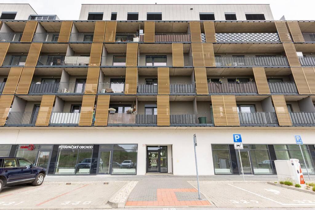Cityscape Oasis: Active Studio Heaven Братислава Екстер'єр фото